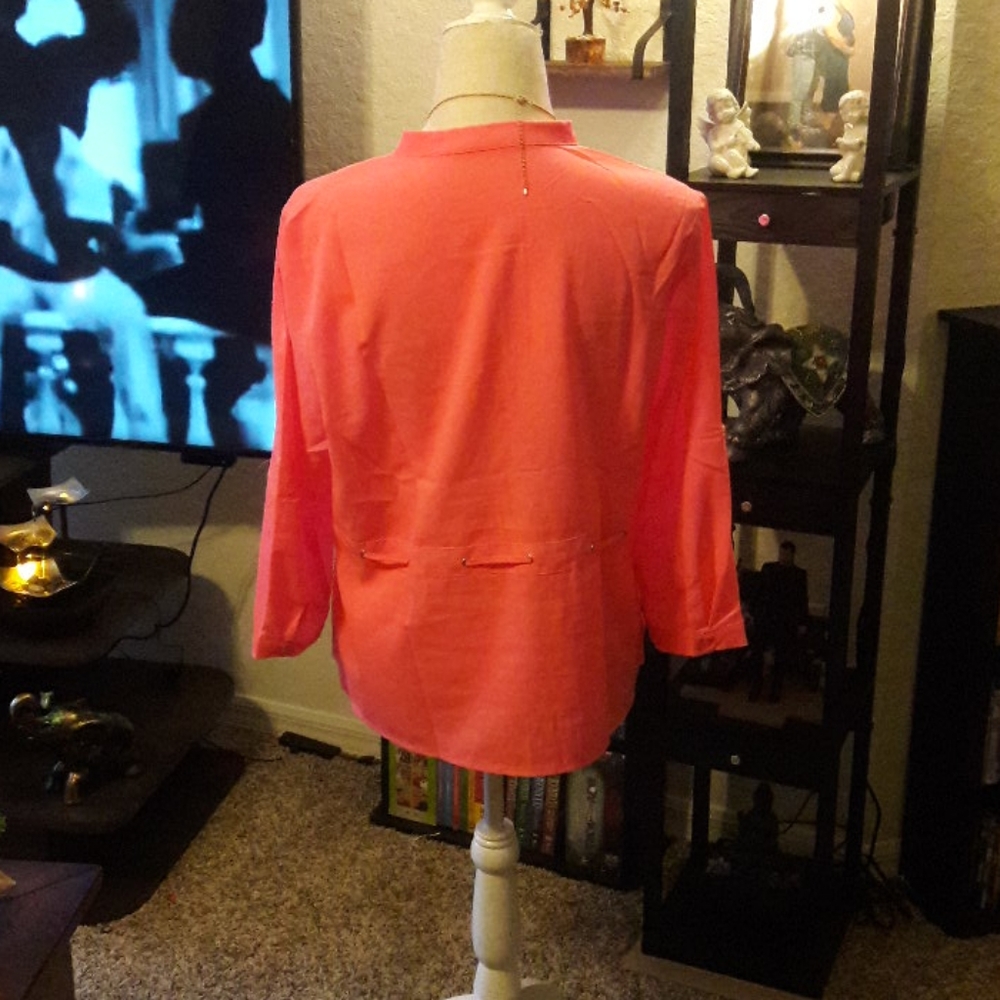 Women's button up - Picture 2 of 2